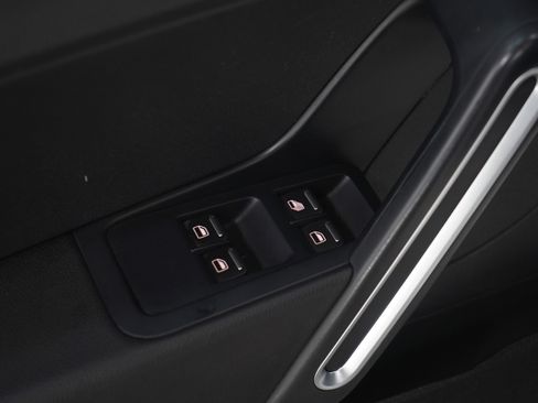 Used 2013 Volkswagen Beetle 2.5 image 18