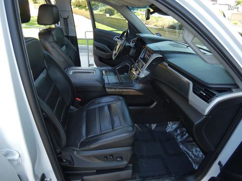 Used 2018 GMC Yukon Denali w/ Denali Ultimate Package image 31