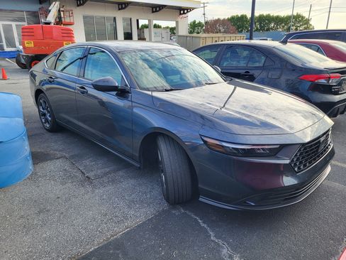 Used 2023 Honda Accord EX image 3