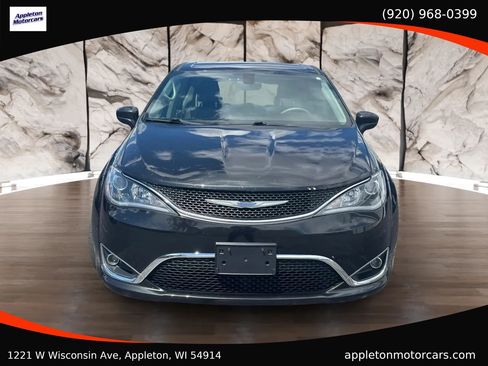 Used 2018 Chrysler Pacifica Touring Plus FWD image 11