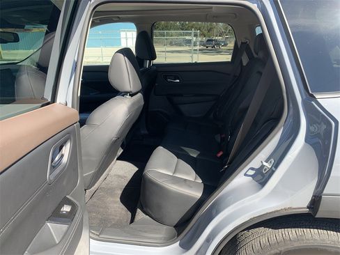 Used 2023 Nissan Rogue SL image 16