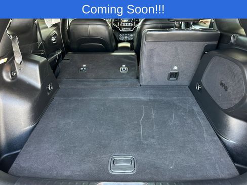 Used 2019 Jeep Cherokee Limited image 16