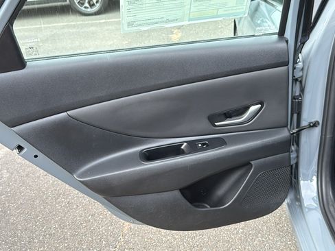 Used 2021 Hyundai Elantra Limited FWD image 21