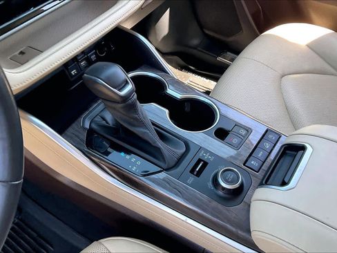 Used 2020 Toyota Highlander Platinum image 17