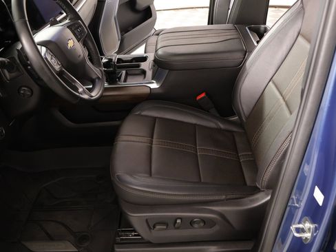 Used 2024 Chevrolet Silverado 1500 High Country w/ High Country Premium Package AWD/4WD image 12