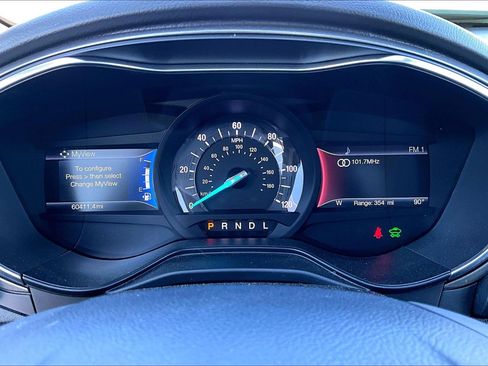 Used 2020 Ford Fusion SE FWD image 21