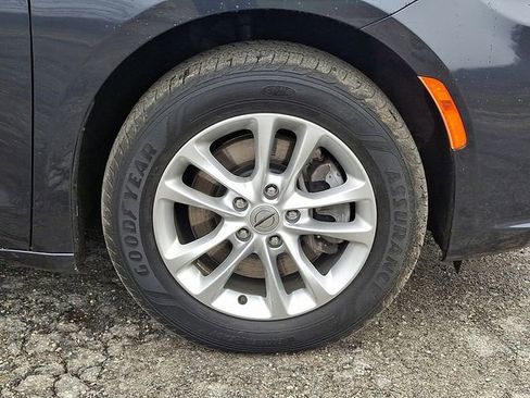 Used 2021 Chrysler Pacifica Touring AWD/4WD image 28