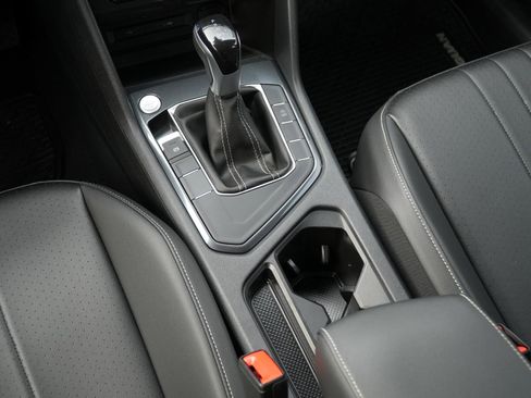 Used 2024 Volkswagen Tiguan SE image 27