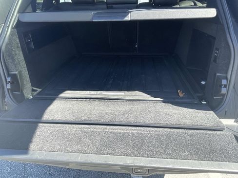 Used 2016 Land Rover Range Rover HSE image 9