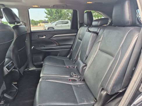 Used 2018 Toyota Highlander Limited FWD image 33