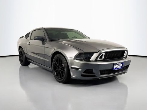 Used 2014 Ford Mustang Coupe image 3