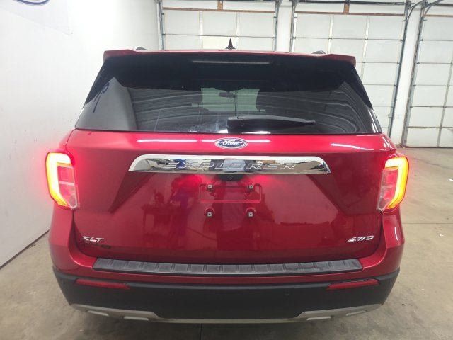 Used 2023 Ford Explorer XLT w/ Equipment Group 202A AWD/4WD image 12
