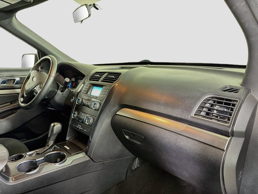 Used 2019 Ford Explorer XLT w/ Class III Trailer Tow Package FWD image 29