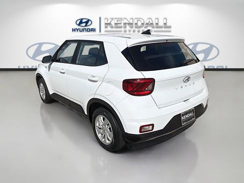 Used 2022 Hyundai Venue SE FWD image 4