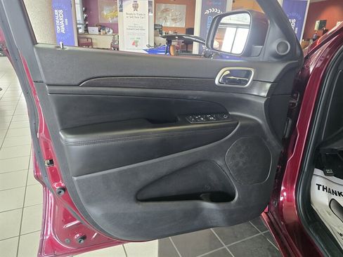 Used 2018 Jeep Grand Cherokee Altitude AWD/4WD image 7