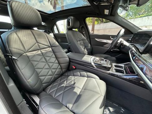 Used 2025 BMW 740i xDrive AWD/4WD image 43