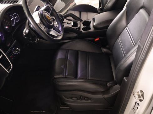 Used 2023 Porsche Cayenne GTS AWD/4WD image 12