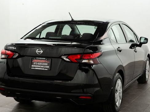 Used 2022 Nissan Versa S FWD image 13