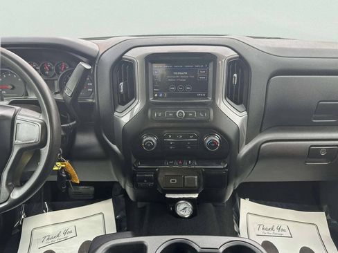 Used 2019 Chevrolet Silverado 1500 Custom w/ Custom Convenience Package AWD/4WD image 21