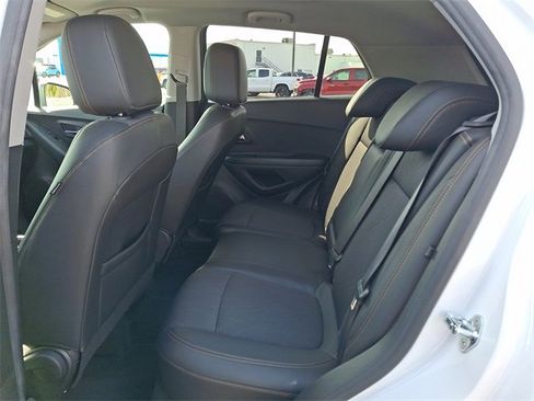 Certified 2022 Chevrolet Trax LT w/ LT Convenience Package image 10