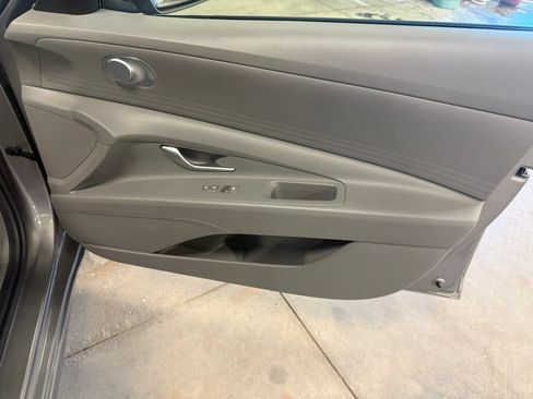 Used 2023 Hyundai Elantra SE FWD image 31