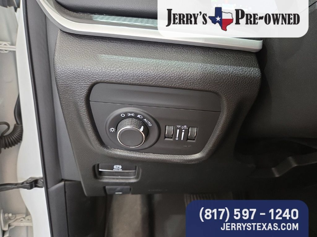Used 2023 Jeep Grand Cherokee L Laredo RWD image 13
