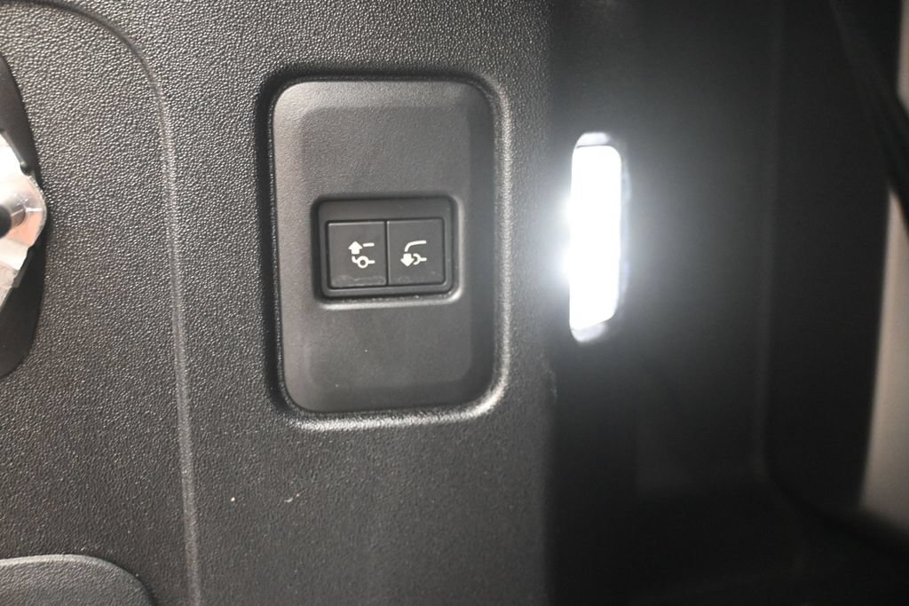 Used 2025 Land Rover Defender 110 S AWD/4WD image 18