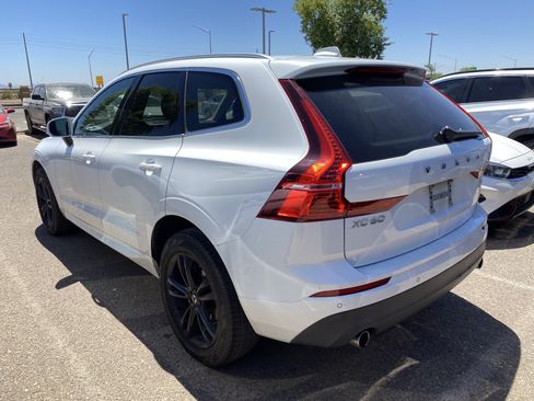 Used 2021 Volvo XC60 T5 Momentum FWD image 3