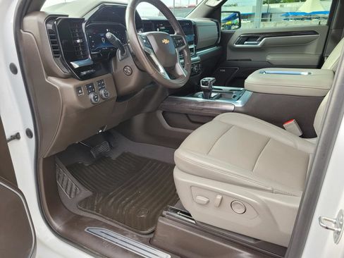 Used 2022 Chevrolet Silverado 1500 LTZ w/ LTZ Premium Texas Edition AWD/4WD image 2