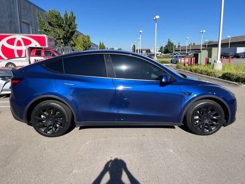 Used 2024 Tesla Model Y Long Range AWD/4WD image 4