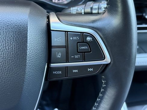 Used 2021 Toyota Highlander XLE image 29