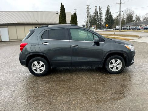Used 2020 Chevrolet Trax LT w/ Driver Confidence Package image 6