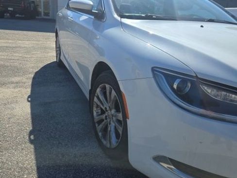 Used 2015 Chrysler 200 Limited w/ Convenience Group image 17