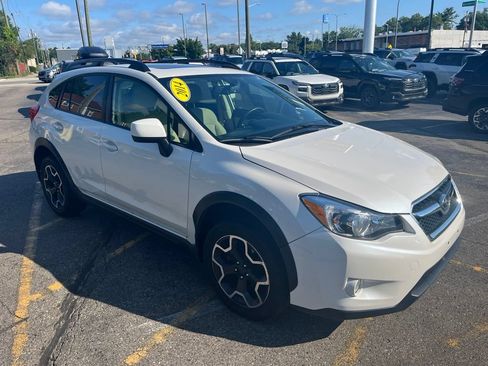 Used 2014 Subaru Crosstrek 2.0i Premium w/ Moonroof Package AWD/4WD image 3