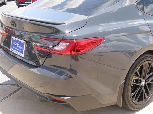 Used 2025 Toyota Camry SE w/ Convenience Package FWD image 10