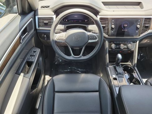 Used 2023 Volkswagen Atlas SE w/ Black Wheel Package FWD image 15