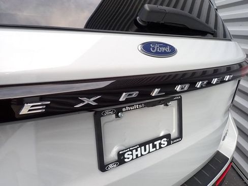 Certified 2025 Ford Explorer Active AWD/4WD image 5