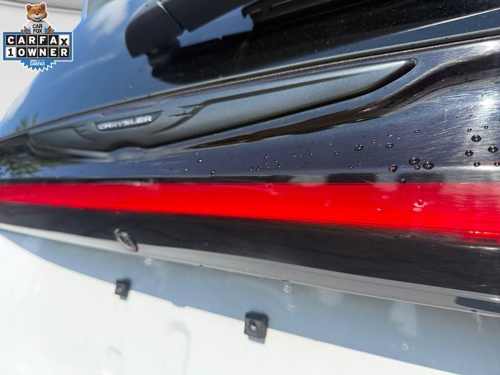 Used 2025 Chrysler Pacifica Limited FWD image 19