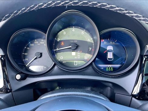 Used 2023 Porsche Macan Turbo image 13