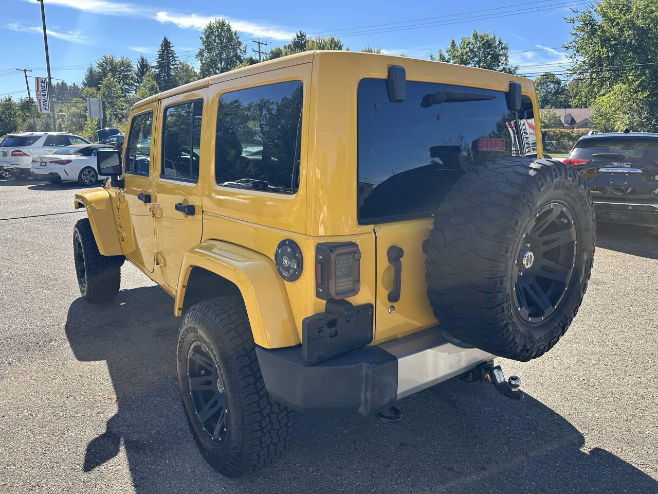 Used 2015 Jeep Wrangler Unlimited Sahara w/ Dual Top Group AWD/4WD image 4