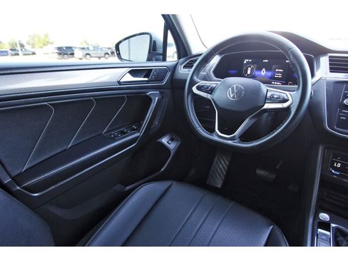 Used 2022 Volkswagen Tiguan SE AWD/4WD image 11