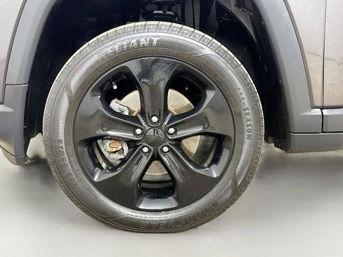 Used 2019 Jeep Compass Latitude AWD/4WD image 39
