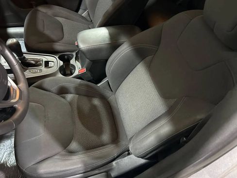 Used 2019 Jeep Cherokee Latitude w/ Popular Appearance Group image 23