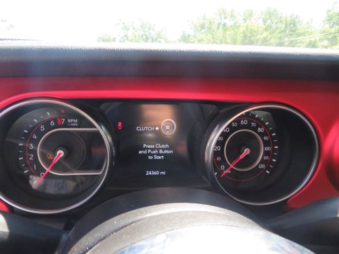 Used 2021 Jeep Gladiator Rubicon AWD/4WD image 13