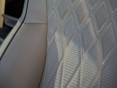 Certified 2023 Bentley Flying Spur W12 image 17