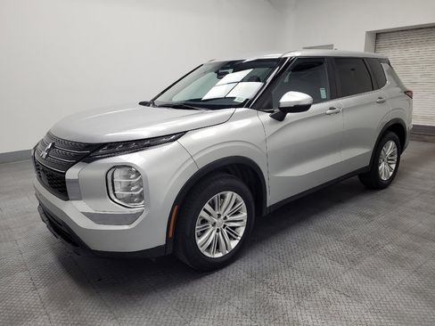 Used 2022 Mitsubishi Outlander ES FWD image 2