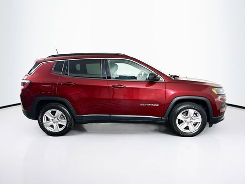 Used 2022 Jeep Compass Latitude image 10