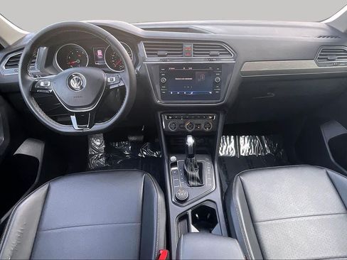 Used 2021 Volkswagen Tiguan SE w/ Panoramic Sunroof Package AWD/4WD image 15