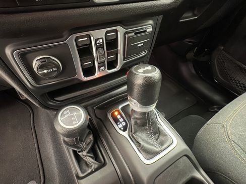 Used 2024 Jeep Wrangler Unlimited Sport AWD/4WD image 18