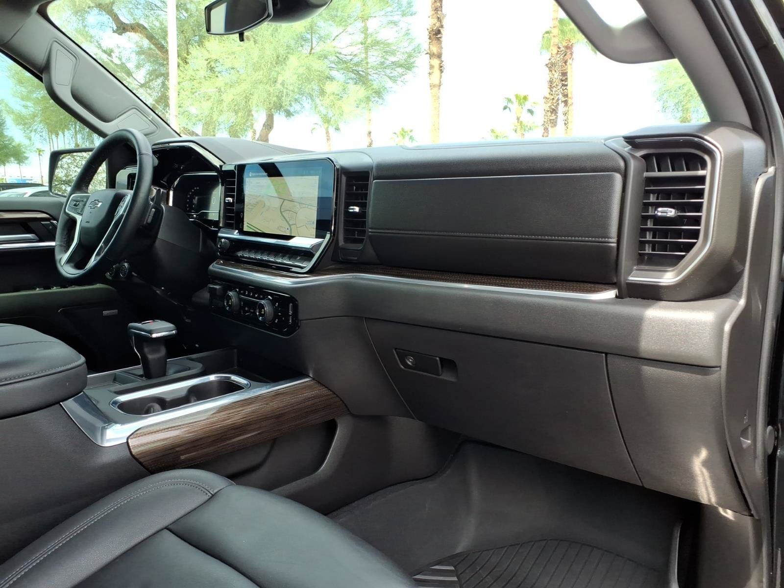 Used 2025 Chevrolet Silverado 1500 LT Trail Boss w/ LT Trail Boss Premium Package AWD/4WD image 11